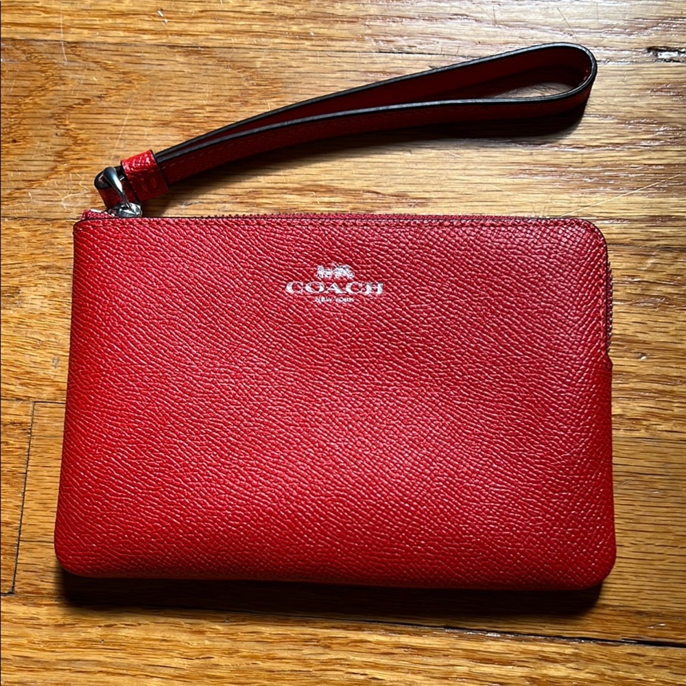 Coach corner zip wristlet in Poppy
